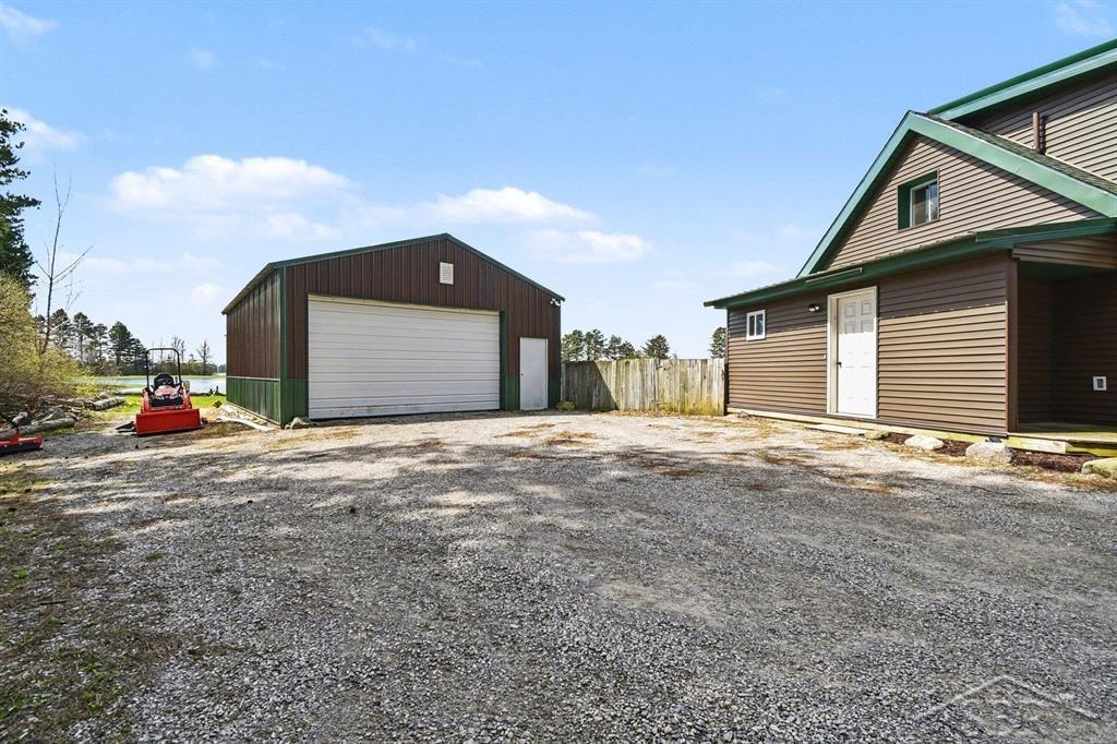 15251 Geddes Road Hemlock, MI 48626 - Photo 4 of 41