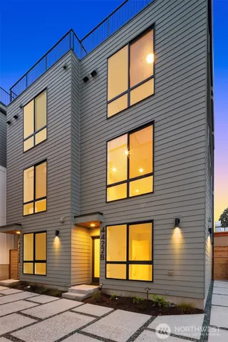 $769,000 | 4422 1st Avenue Northeast, Unit B, Seattle, WA 98105