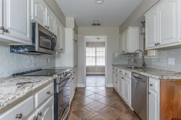 $2,200 | 17982 County Road 1275, Tyler, TX 75703