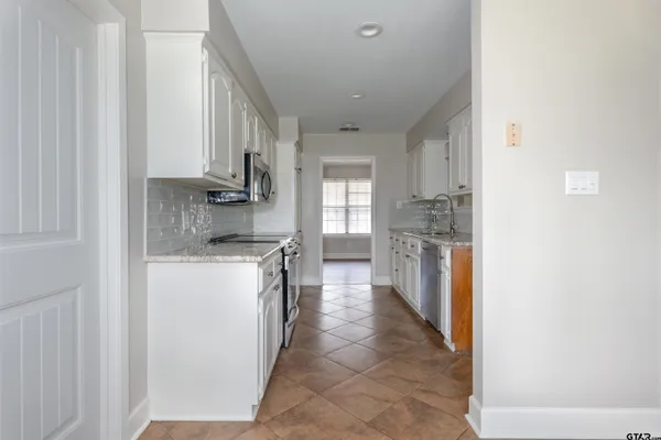 $2,200 | 17982 County Road 1275, Tyler, TX 75703