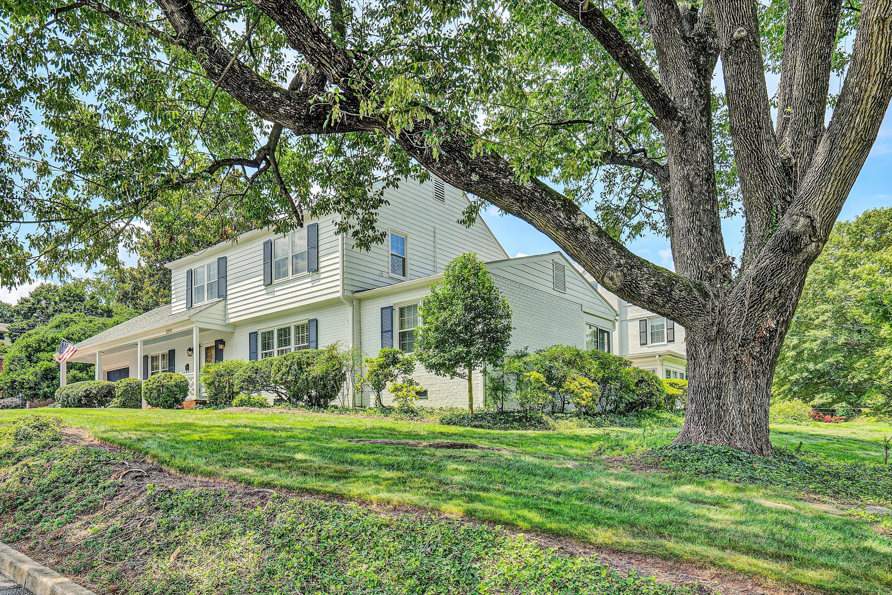 2201 Hunters Road Southwest Roanoke, VA 24015 - Photo 2 of 56 02-DSC00445