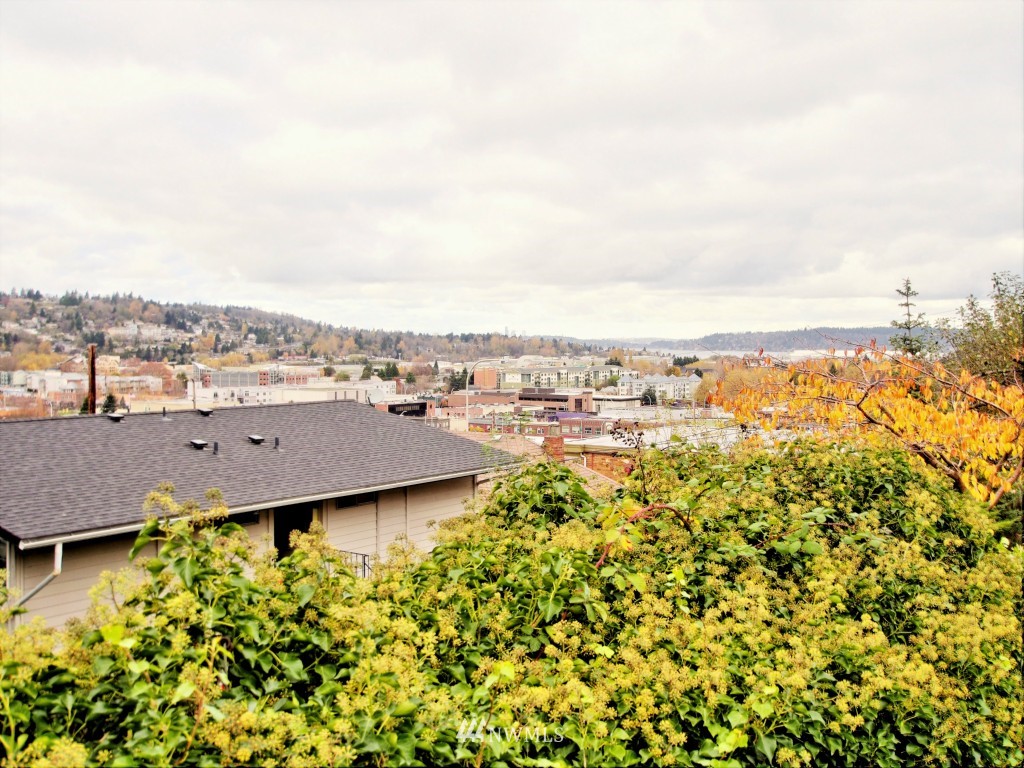 426 Mill Avenue South Renton, WA 98057 - Photo 3 of 12 Gallery Image 3