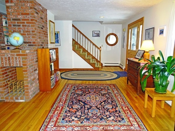 352 Spring Street Shrewsbury, MA 01545 - Photo 3 of 29 Gallery Image 3