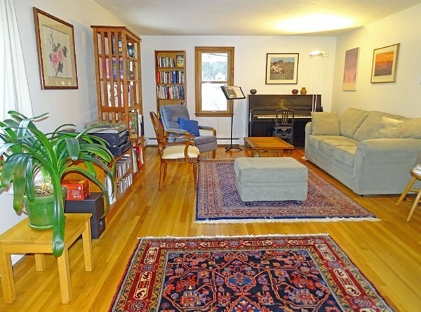 352 Spring Street Shrewsbury, MA 01545 - Photo 4 of 29 Gallery Image 4