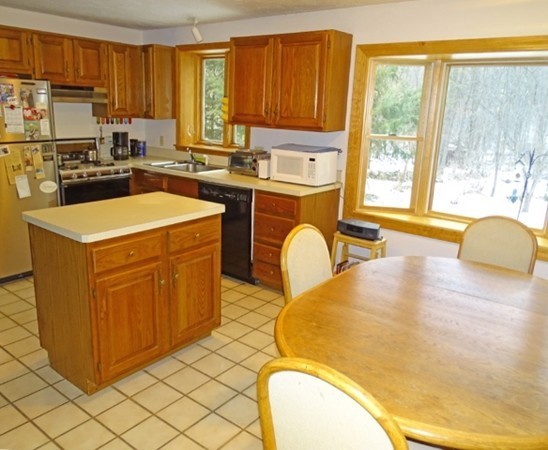 352 Spring Street Shrewsbury, MA 01545 - Photo 6 of 29 Gallery Image 6