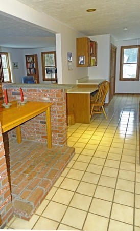 352 Spring Street Shrewsbury, MA 01545 - Photo 7 of 29 Gallery Image 7