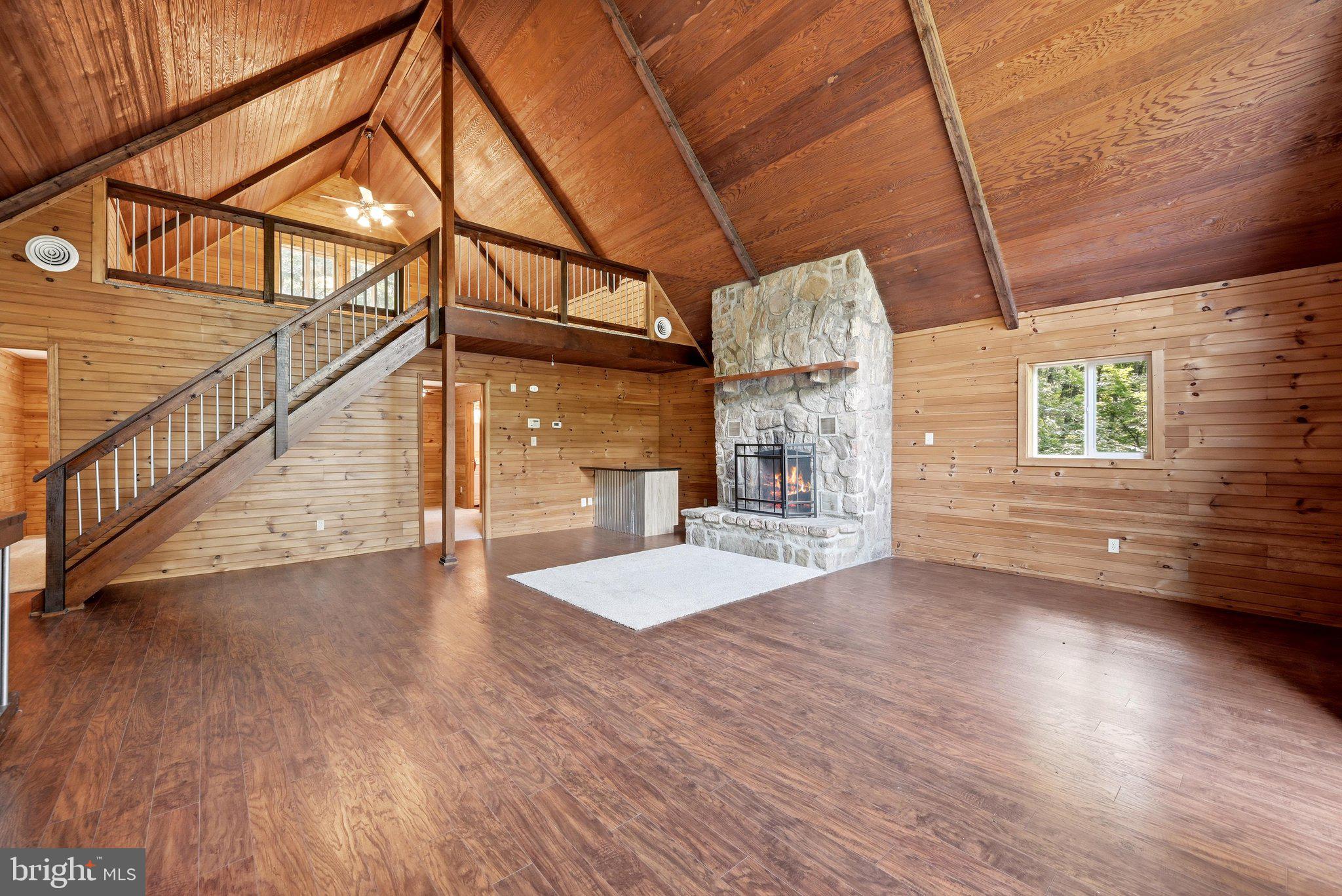 558 Catron Ridge Road Bentonville, VA 22610 - Photo 24 of 59 Upper level living room