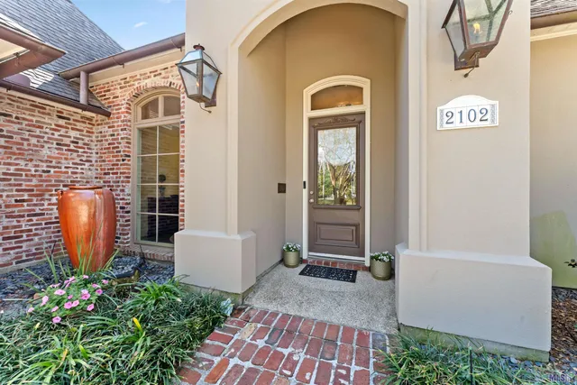 $575,000 | 2102 Sassy Lane, Baton Rouge, LA 70808
