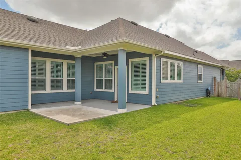a view of a house with backyard and porch