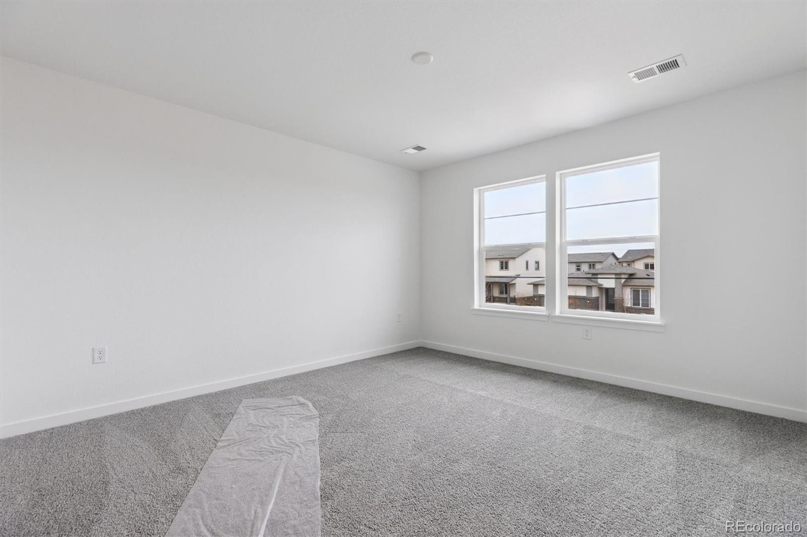 2144 South Ider Way Aurora, CO 80018 - Photo 21 of 27 an empty room with a window