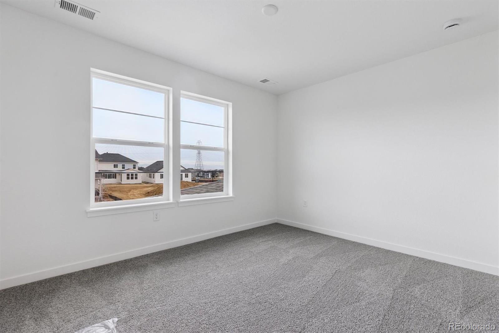 2144 South Ider Way Aurora, CO 80018 - Photo 22 of 27 an empty room with a window