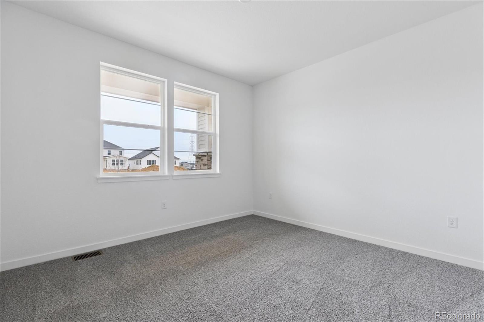 2144 South Ider Way Aurora, CO 80018 - Photo 5 of 27 an empty room with a window