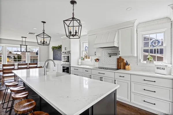 $999,000 | 22 Marquette Drive, Smithtown, NY 11787