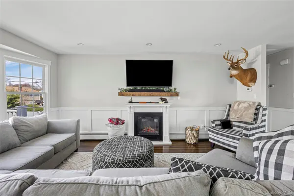 $999,000 | 22 Marquette Drive, Smithtown, NY 11787