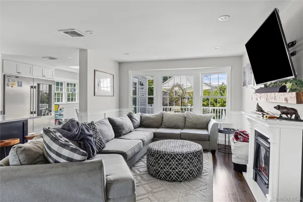 $999,000 | 22 Marquette Drive, Smithtown, NY 11787