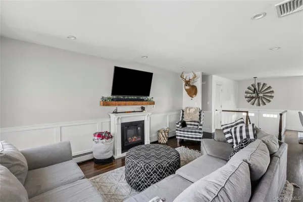 $999,000 | 22 Marquette Drive, Smithtown, NY 11787