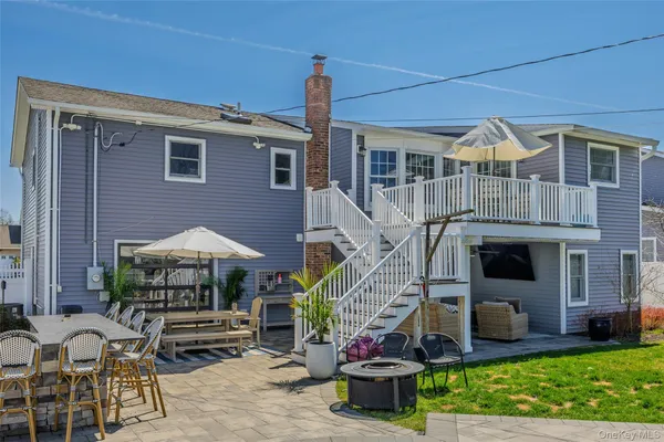 $999,000 | 22 Marquette Drive, Smithtown, NY 11787