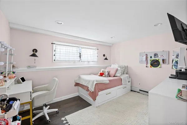 $999,000 | 22 Marquette Drive, Smithtown, NY 11787