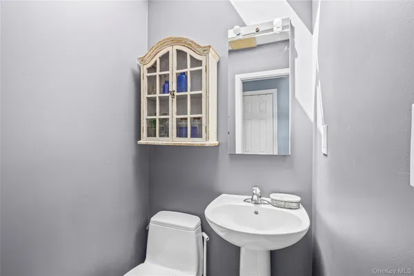 $999,000 | 22 Marquette Drive, Smithtown, NY 11787