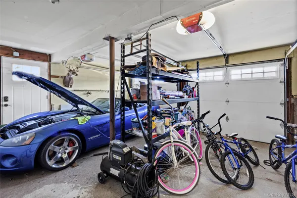 $999,000 | 22 Marquette Drive, Smithtown, NY 11787