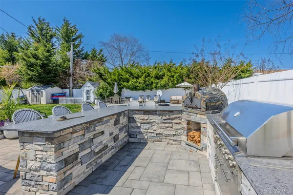 $999,000 | 22 Marquette Drive, Smithtown, NY 11787