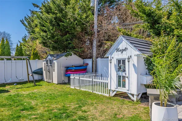 $999,000 | 22 Marquette Drive, Smithtown, NY 11787