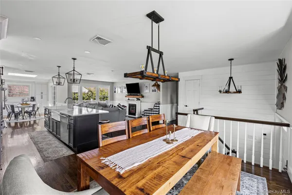 $999,000 | 22 Marquette Drive, Smithtown, NY 11787