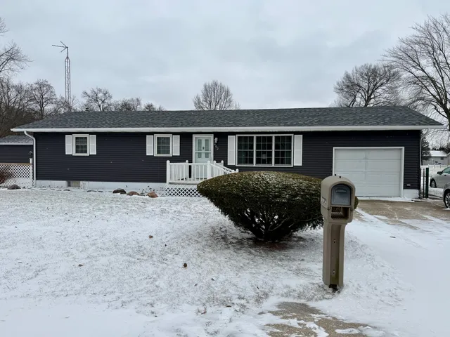 $229,900 | 402 East St Louis Street, Knox, IN 46534