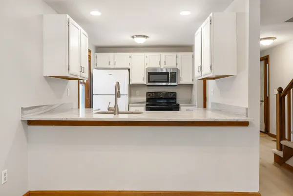 $359,000 | 3 Montrose Drive, Stratham, NH 03885