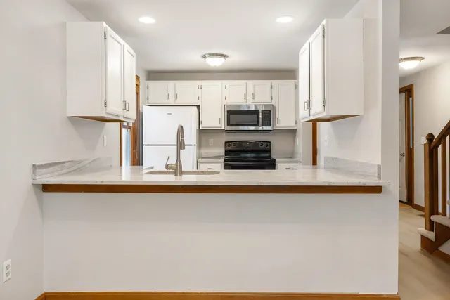 $359,000 | 3 Montrose Drive, Stratham, NH 03885