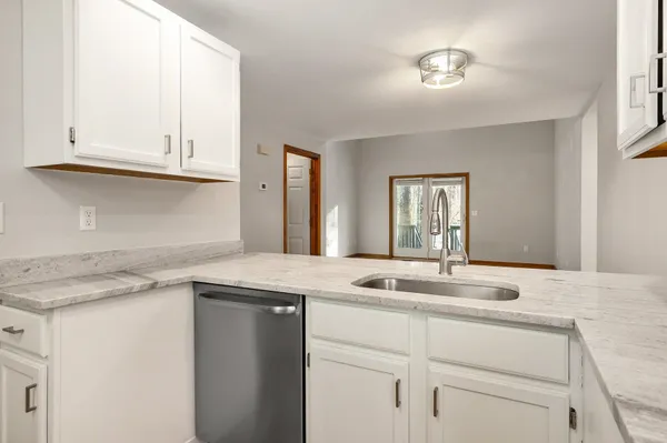 $359,000 | 3 Montrose Drive, Stratham, NH 03885