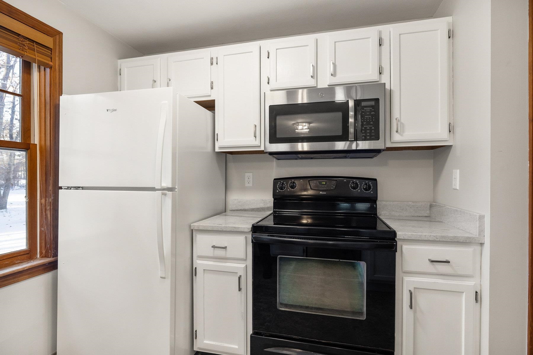 3 Montrose Drive Stratham, NH 03885 - Photo 15 of 38
