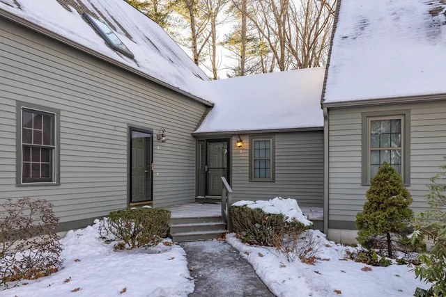$359,000 | 3 Montrose Drive, Stratham, NH 03885