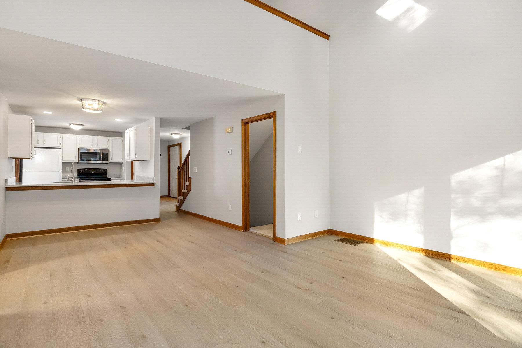 3 Montrose Drive Stratham, NH 03885 - Photo 8 of 38