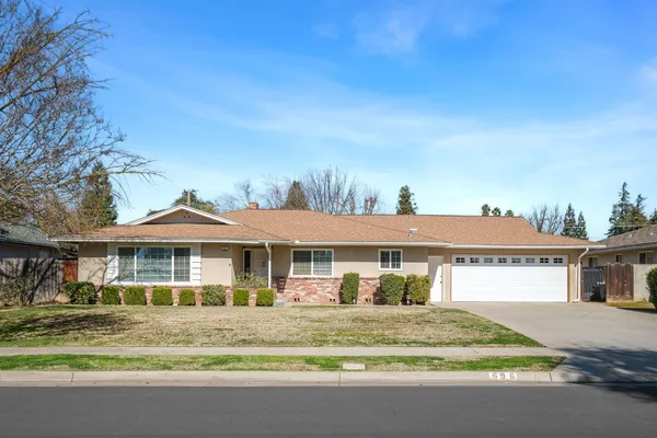 $470,000 | 696 West Celeste Avenue, Fresno, CA 93704