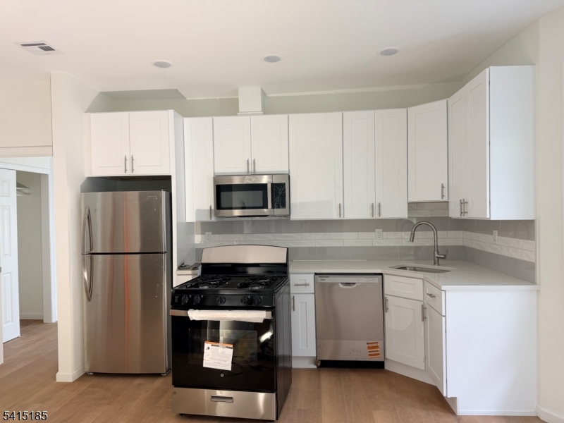 348 Woodside Avenue Newark, NJ 07104 - Photo 10 of 18