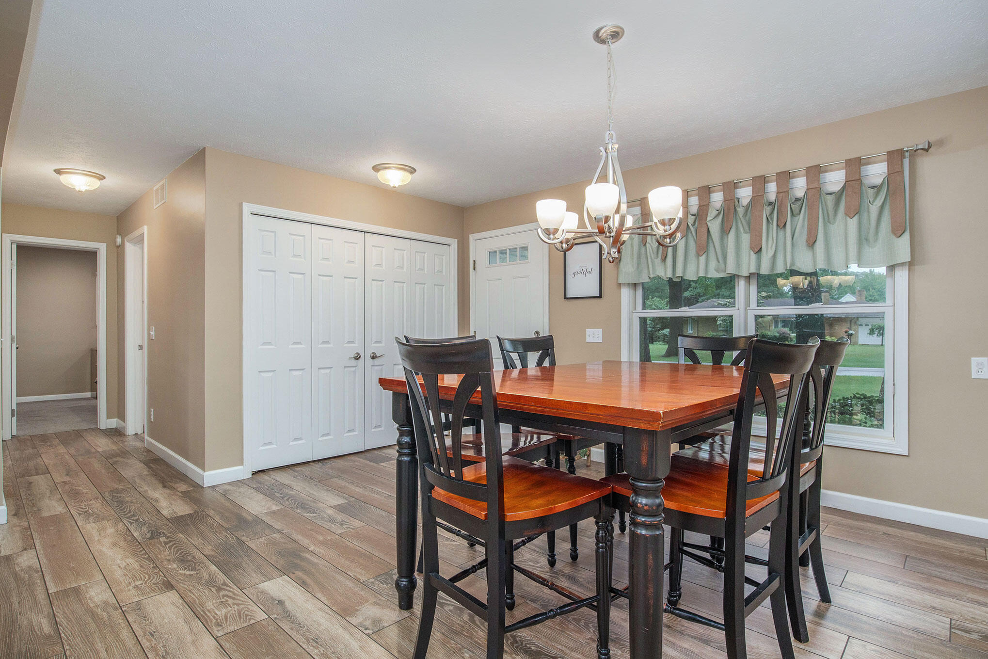 3960 Highgate Road Norton Shores, MI 49441 - Photo 9 of 41 Dining