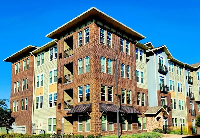 $2,147 | 670 East Algonquin Road, Unit 4402, Schaumburg, IL 60173