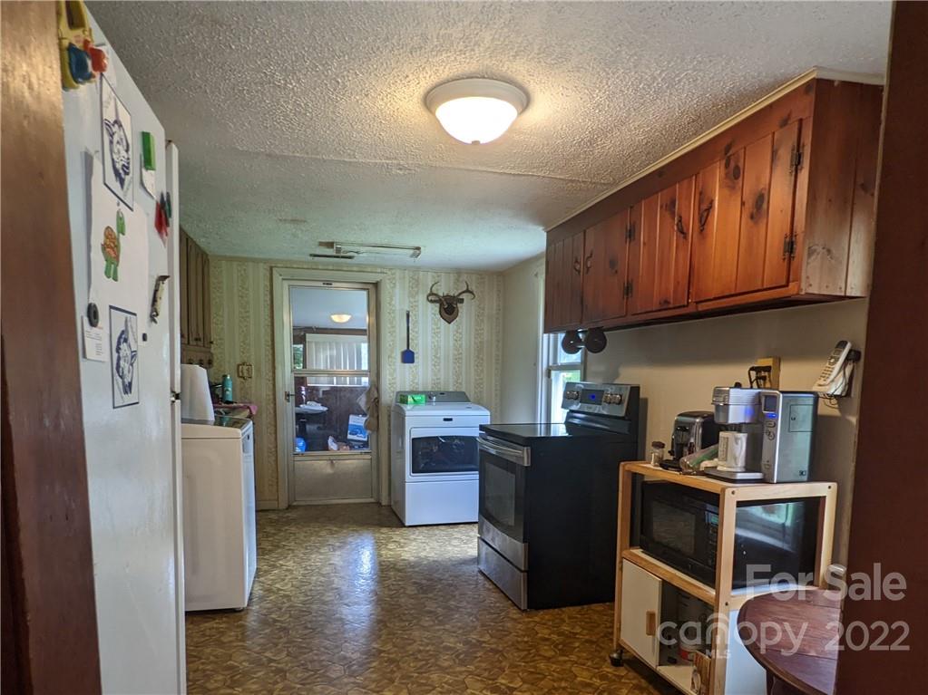 323 Jones Road Fletcher, NC 28732 - Photo 4 of 10 Gallery Image 4