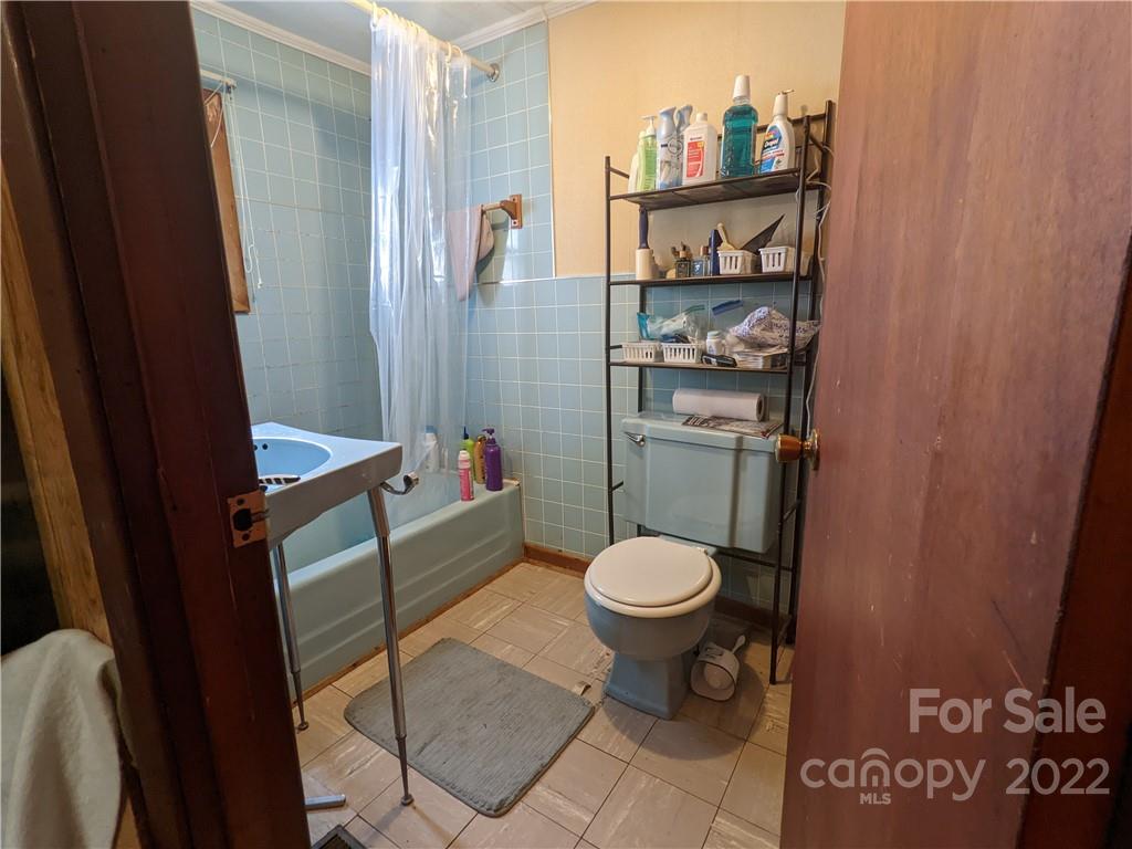 323 Jones Road Fletcher, NC 28732 - Photo 7 of 10 Gallery Image 7