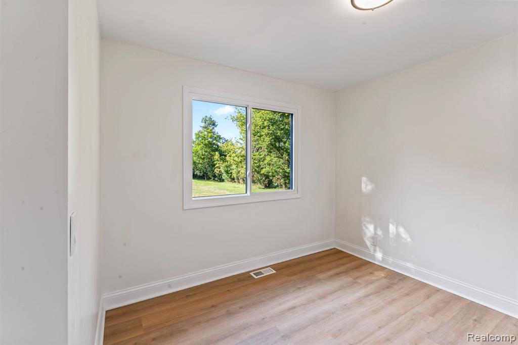11120 Green Road Goodrich, MI 48438 - Photo 13 of 38