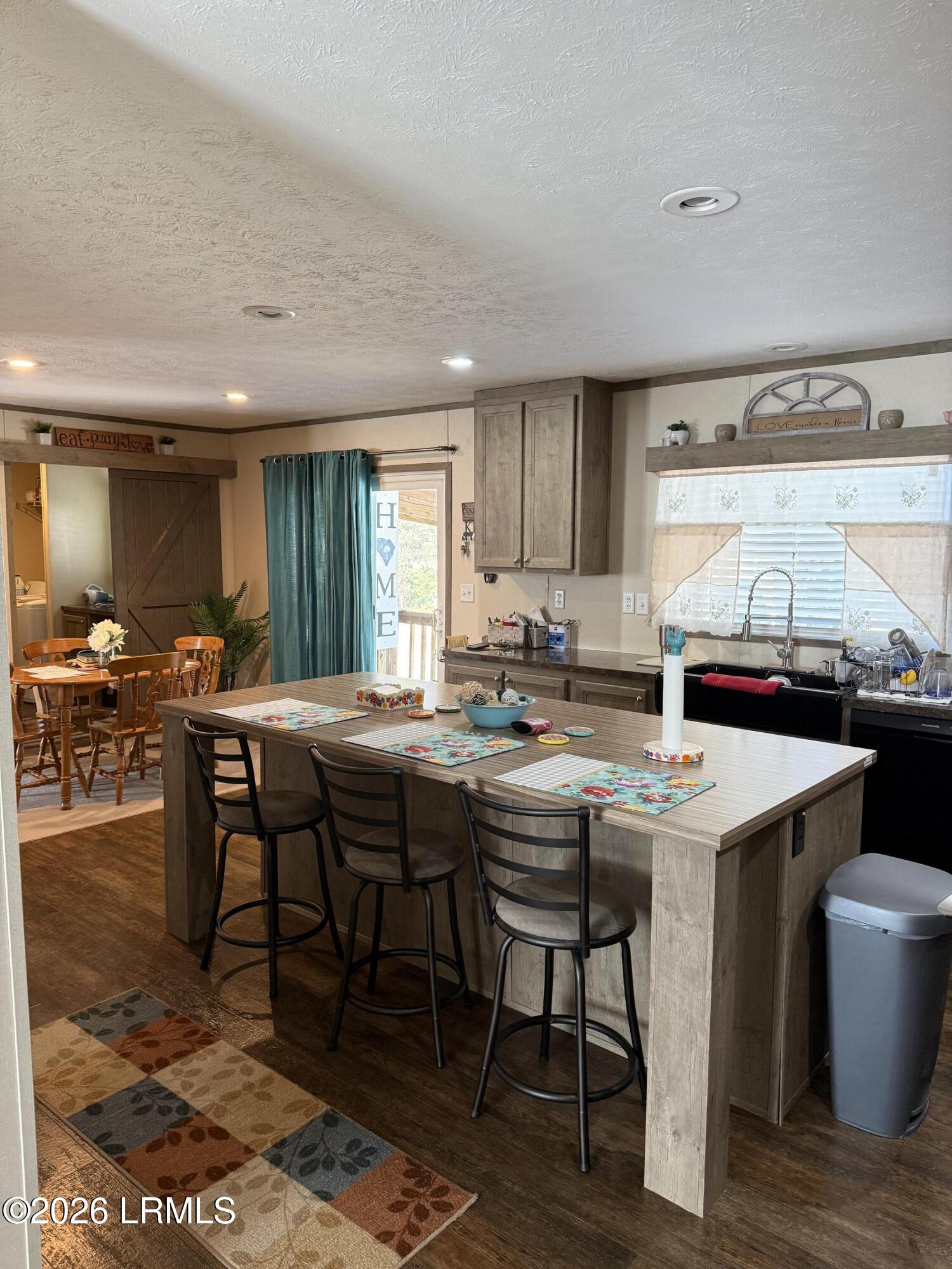 6204 Badham Drive Reevesville, SC 29471 - Photo 2 of 32 IMG_1643