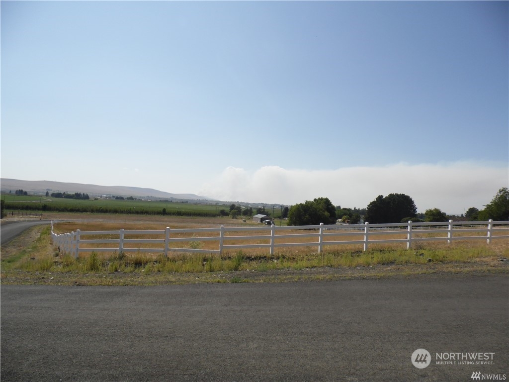 0 South Crestline Road Othello, WA 99344 - Photo 3 of 5 a view of lake with green space