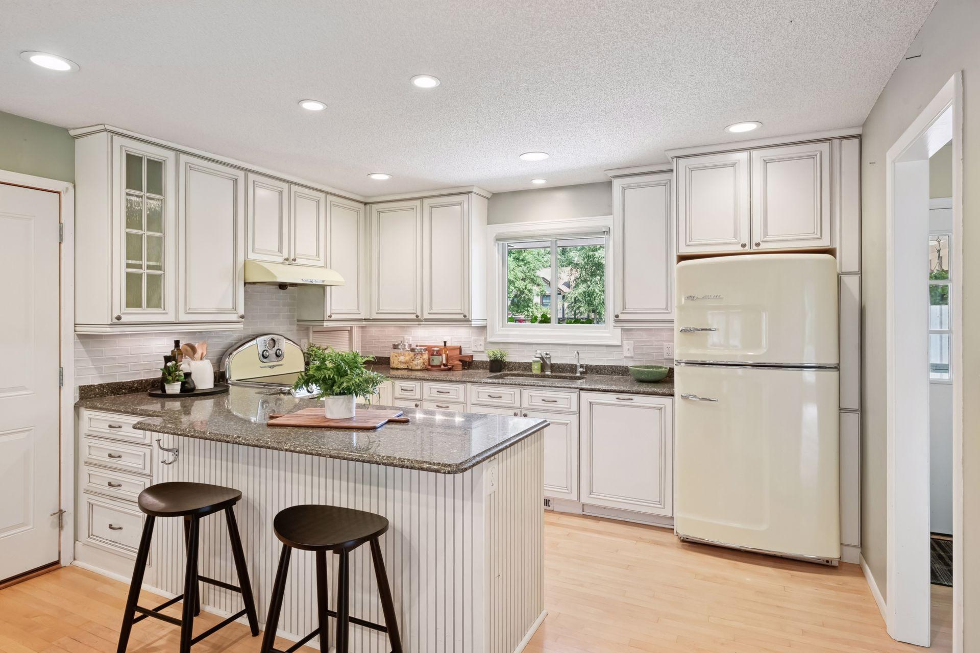 18025 Hummingbird Road Deephaven, MN 55391 - Photo 12 of 60 Gallery Image 12