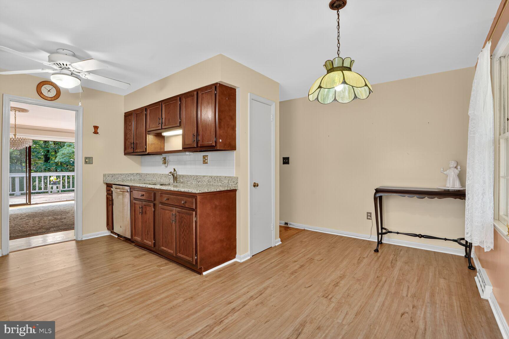 12407 Caisson Road Fairfax, VA 22030 - Photo 11 of 30 Gallery Image 11