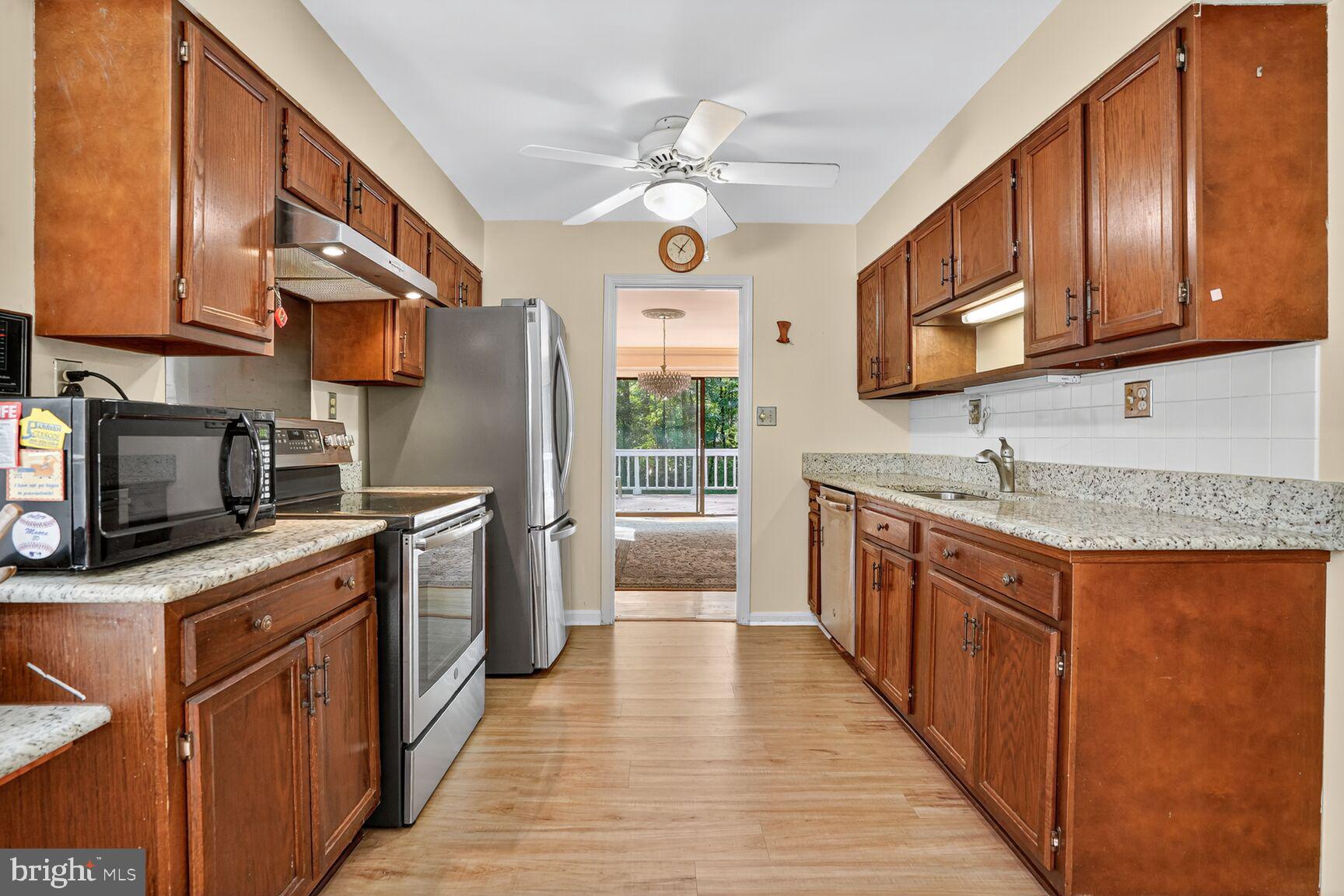 12407 Caisson Road Fairfax, VA 22030 - Photo 9 of 30 Gallery Image 9