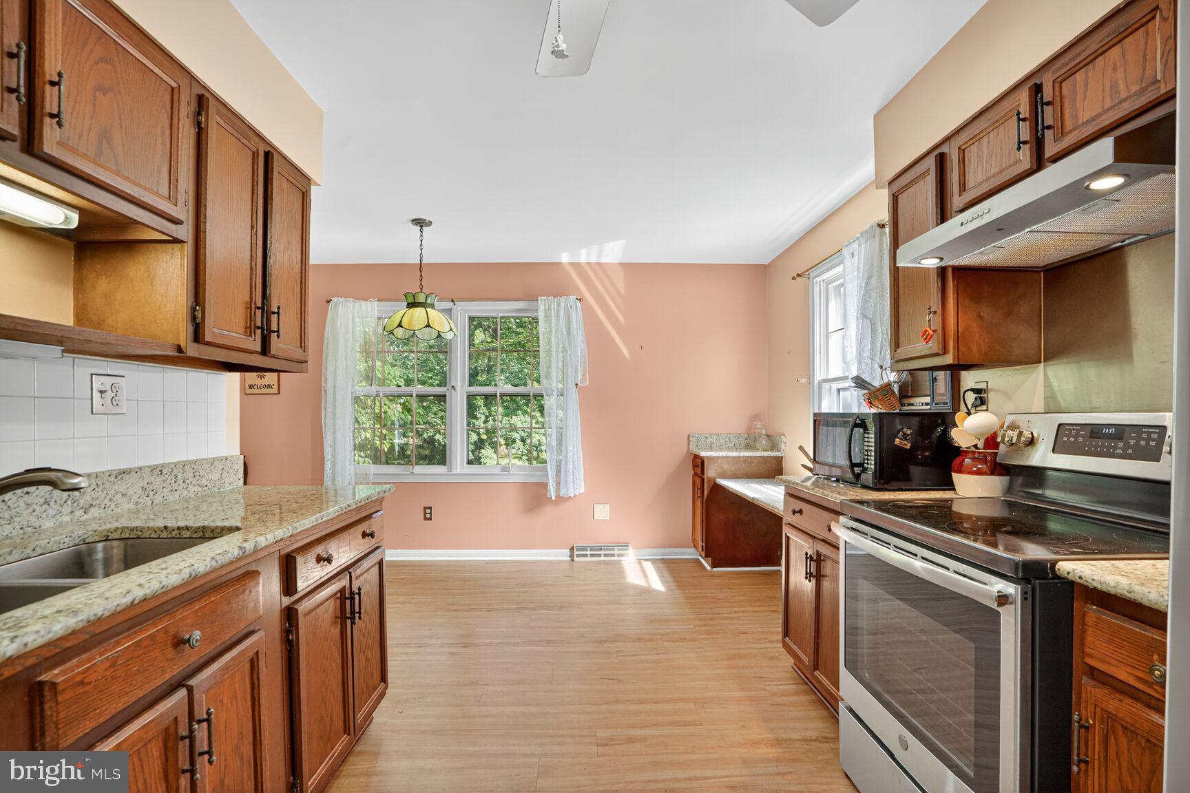 12407 Caisson Road Fairfax, VA 22030 - Photo 10 of 30 Gallery Image 10