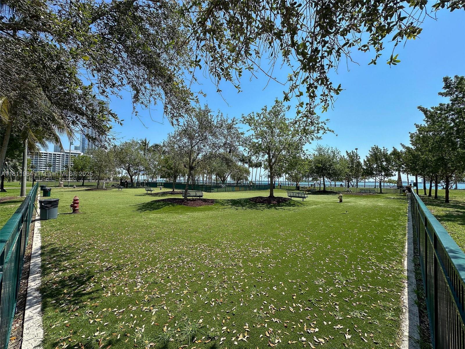 2001 Biscayne Boulevard, Unit 3205 Miami, FL 33137 - Photo 25 of 33 a view of a golf course
