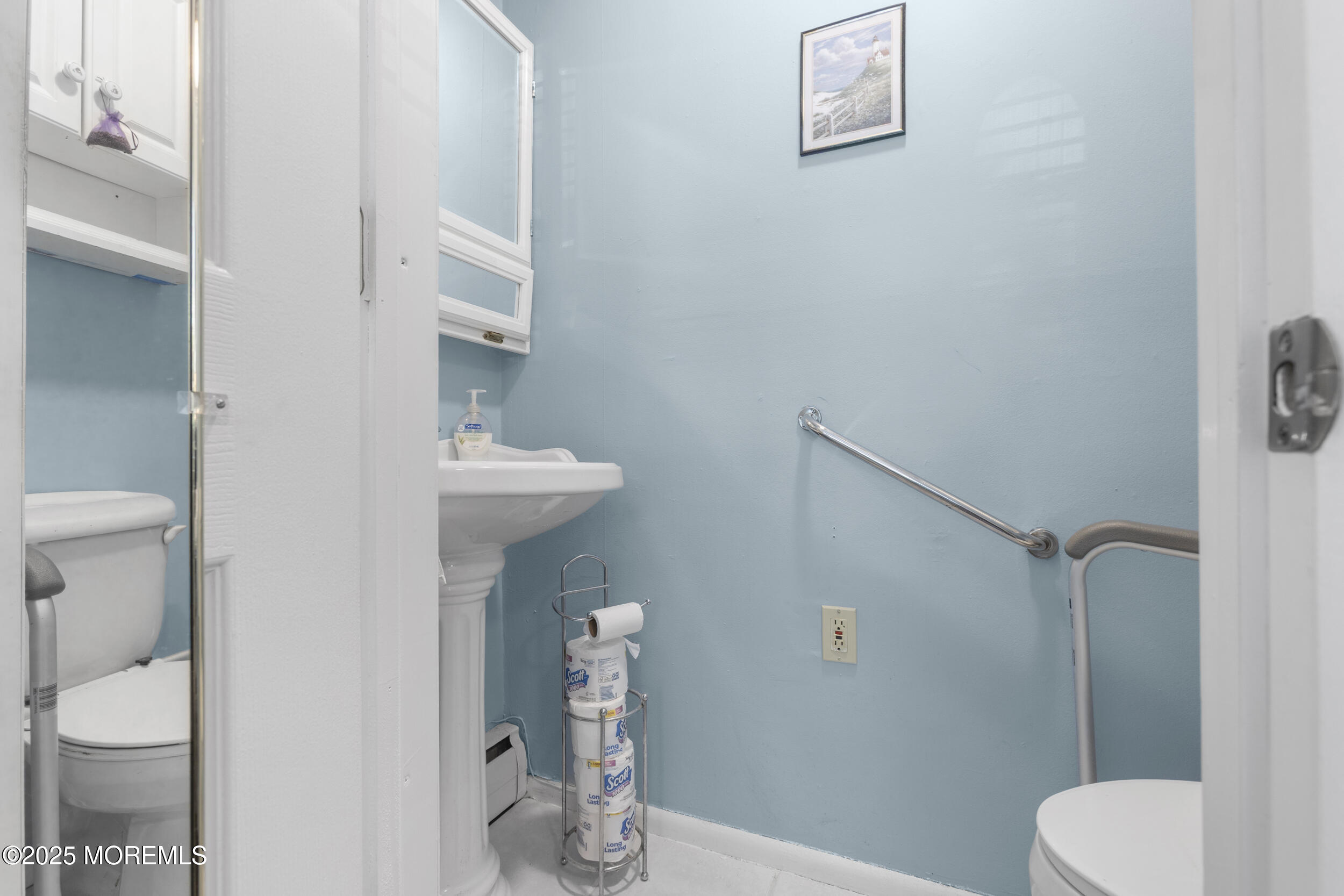 742 West Commodore Boulevard Jackson, NJ 08527 - Photo 17 of 37 a bathroom with a toilet sink and shower