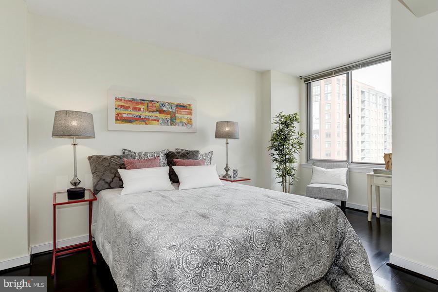 555 Massachusetts Avenue Northwest, Unit 806 Washington, DC 20001 - Photo 12 of 22 a bedroom with a bed and a large window